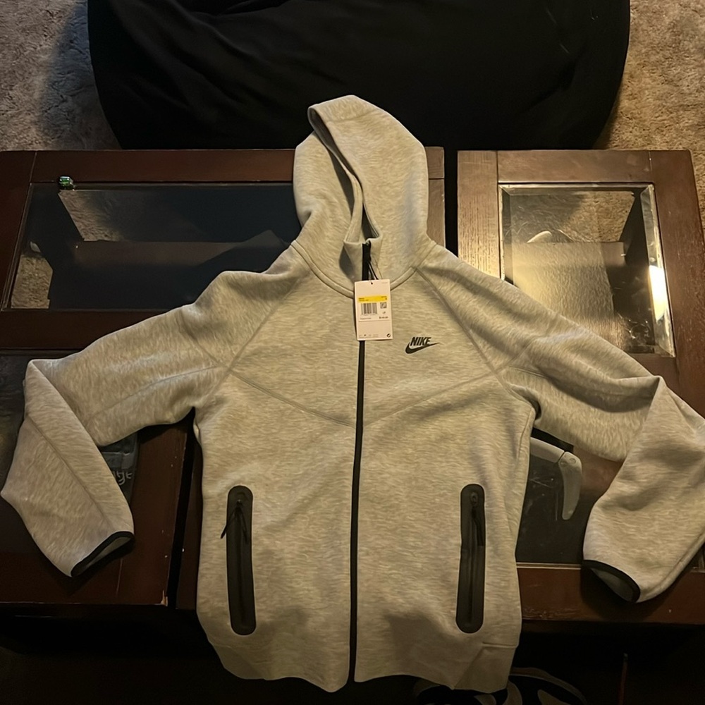 BRAND NEW 2024 Nike tech!!!!